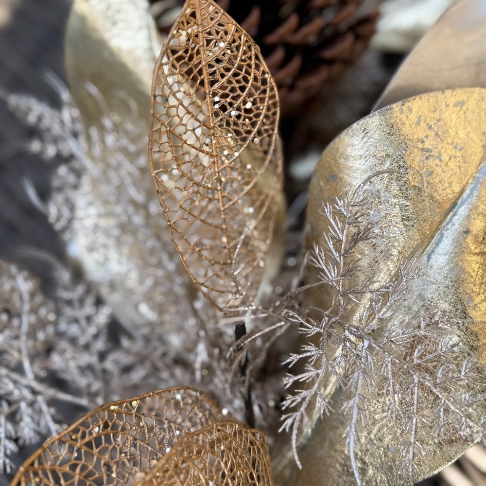Frontgate Gold Magnolia and Pinecone Garland 6 ft - NWT - Picture 10 of 15